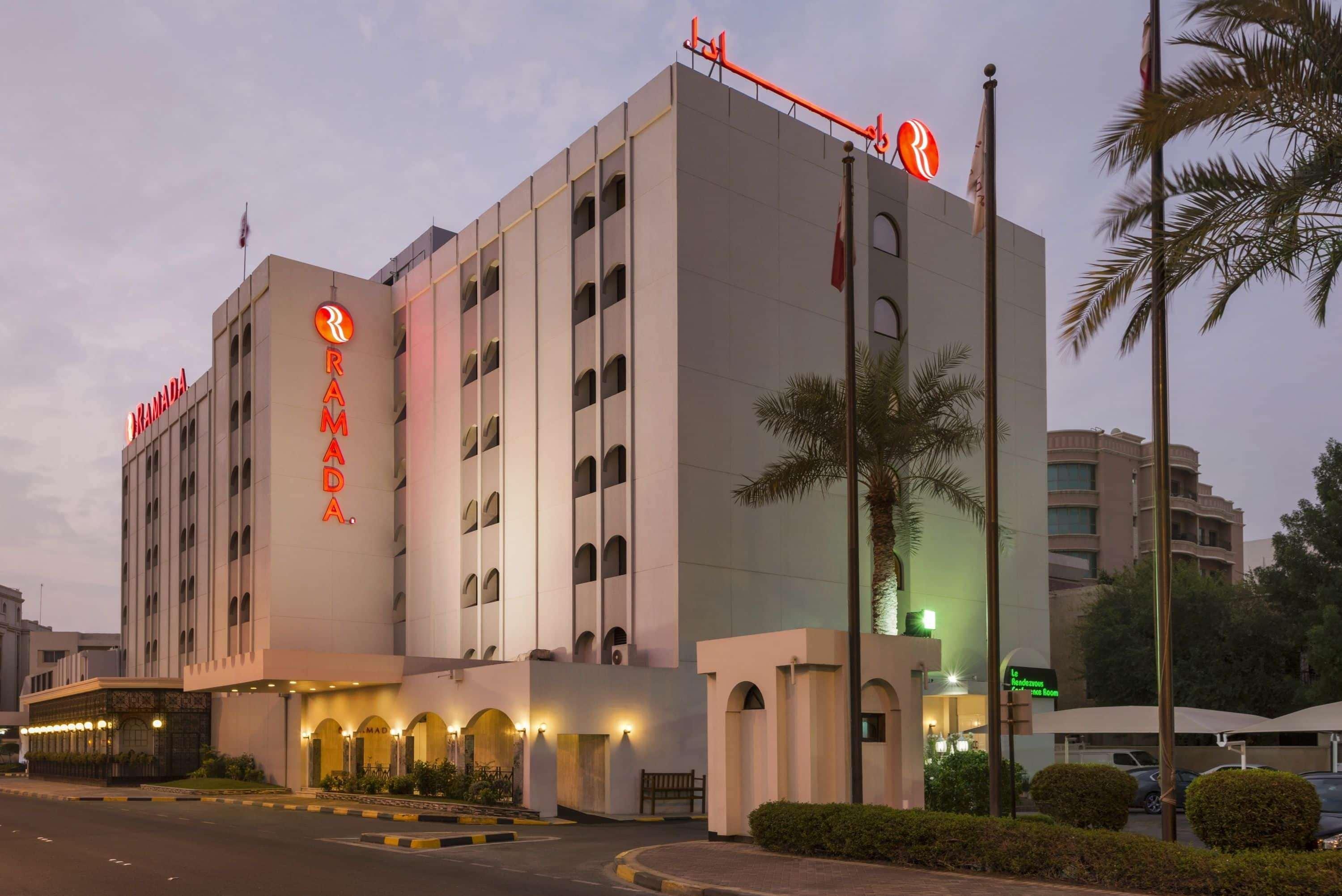 Готель Ramada By Wyndham Bahrain Манама Екстер'єр фото