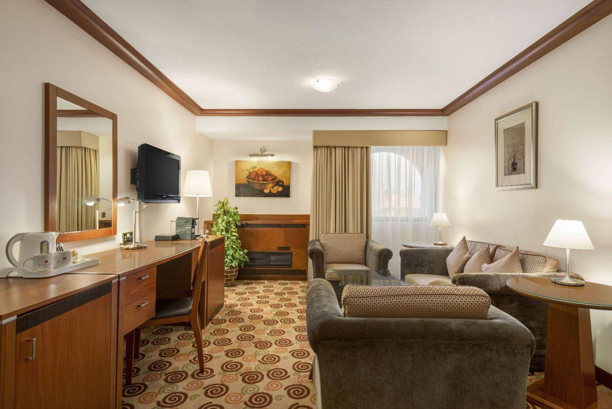 Готель Ramada By Wyndham Bahrain Манама Екстер'єр фото