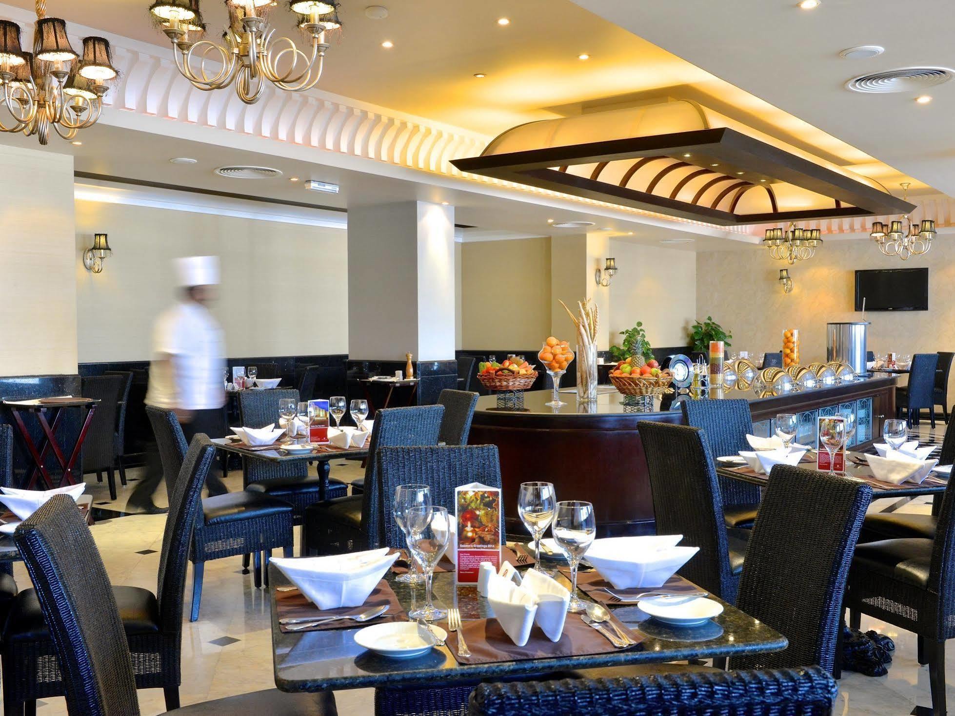 Готель Ramada By Wyndham Bahrain Манама Екстер'єр фото