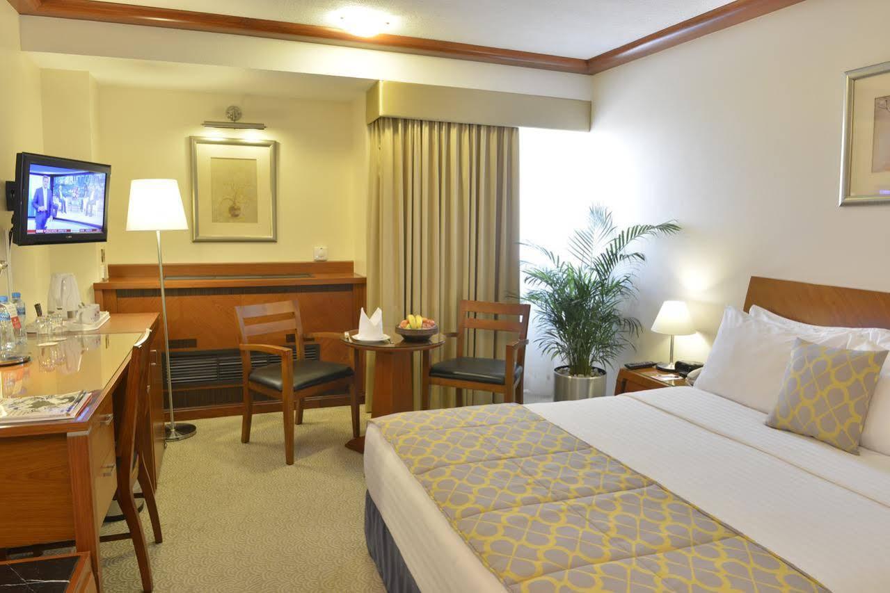 Готель Ramada By Wyndham Bahrain Манама Екстер'єр фото